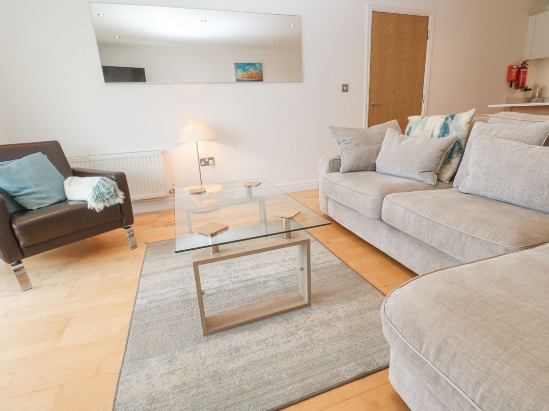 9 Headland Point