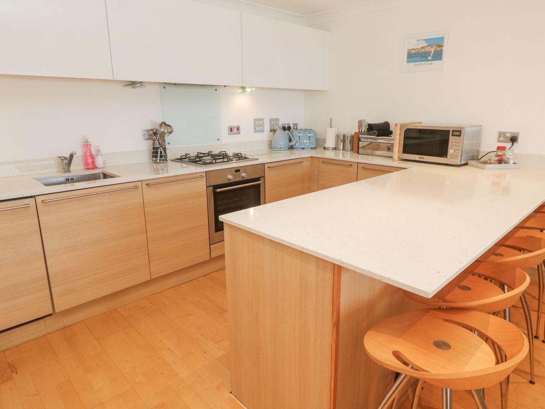 9 Headland Point