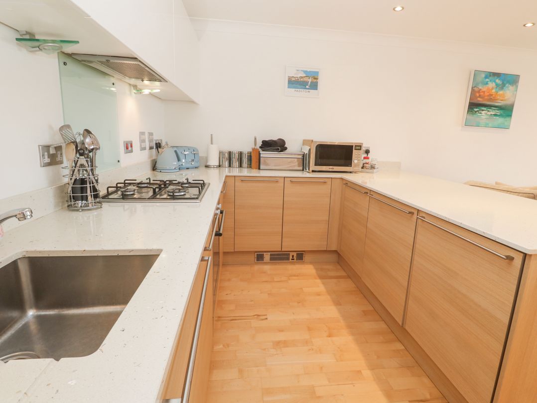 9 Headland Point