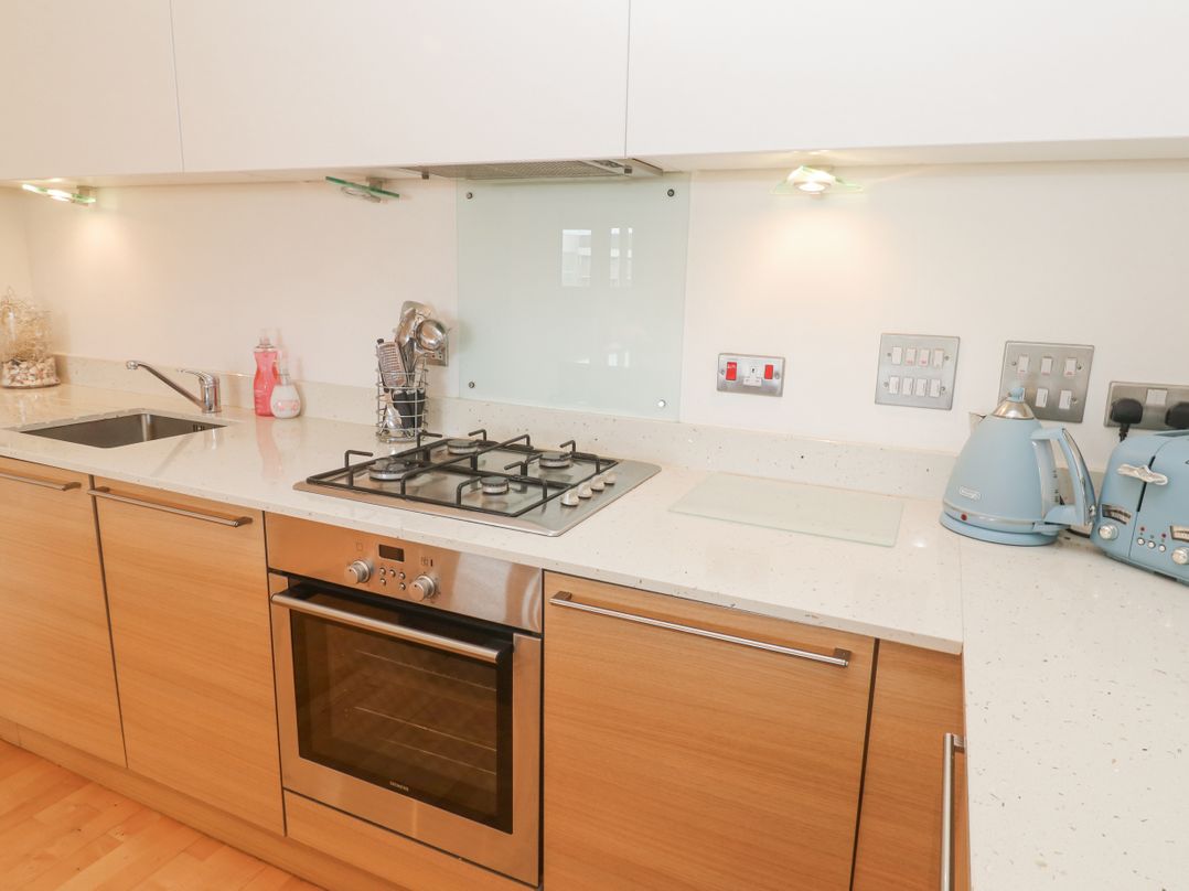 9 Headland Point