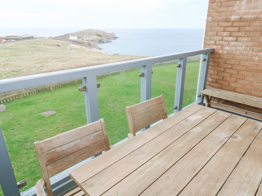 9 Headland Point