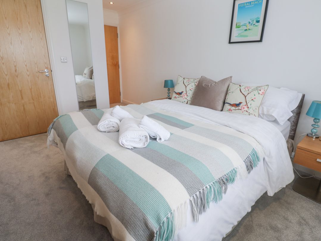 9 Headland Point