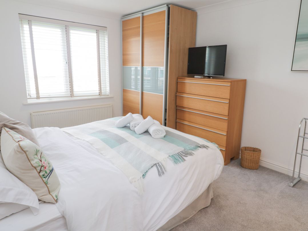 9 Headland Point