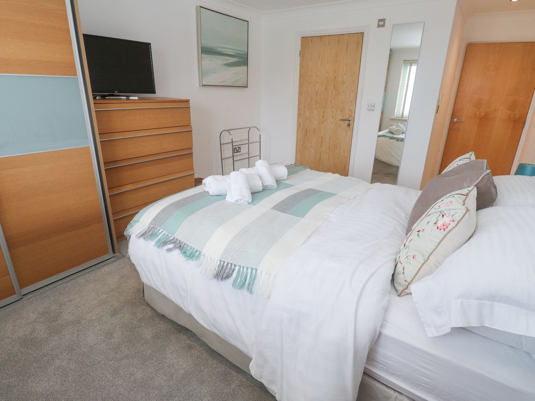 9 Headland Point