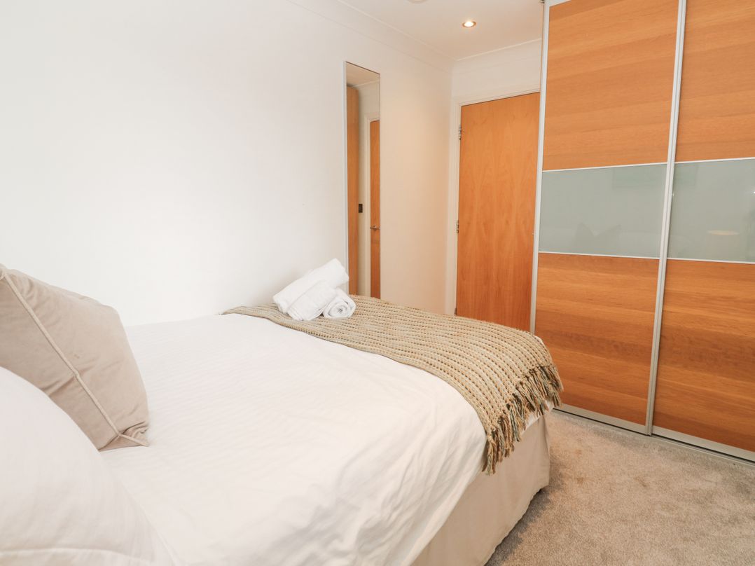 9 Headland Point
