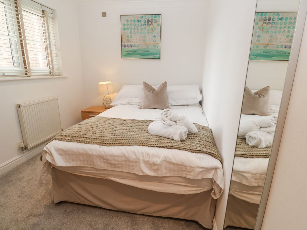 9 Headland Point