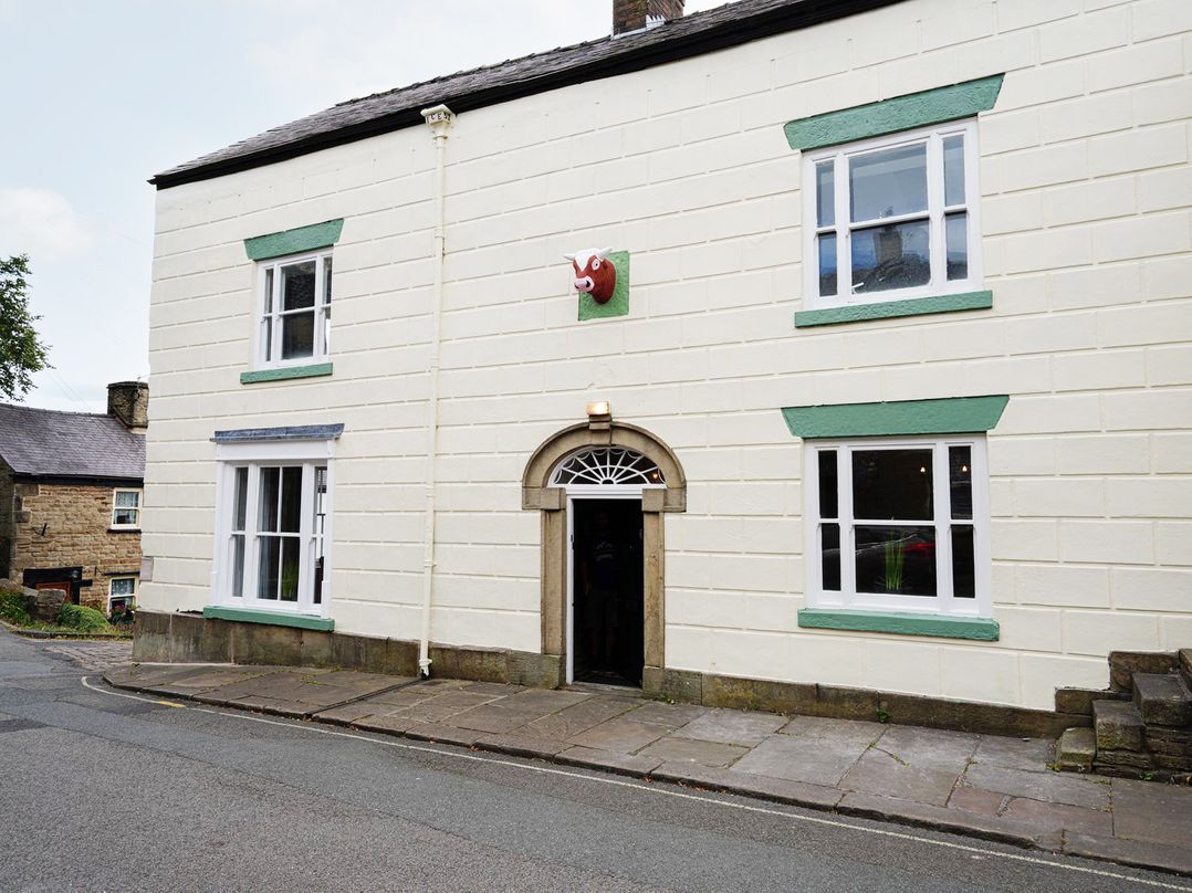 The Old Bulls Head, Chapel-en-le-Frith - Sleeps 12 guests