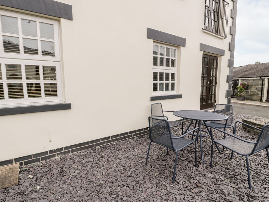 Whistle Stop Apartment