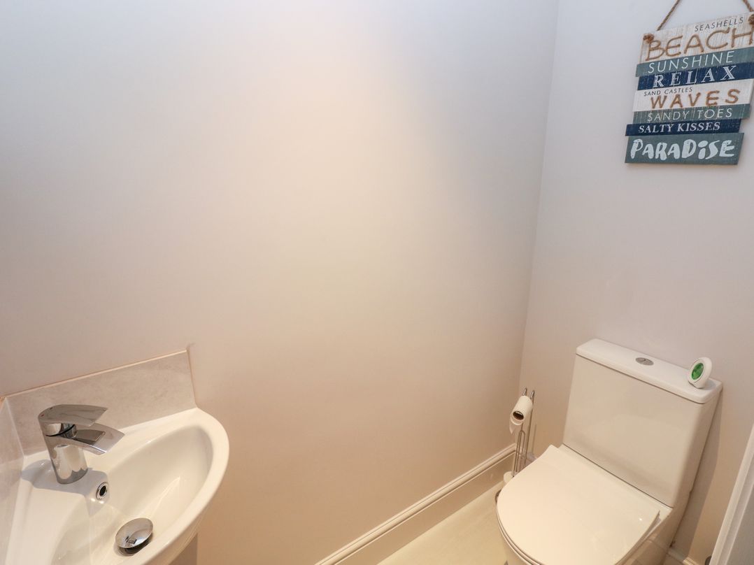 LunaRoxx, 6 Meadow Gardens, Kilgetty