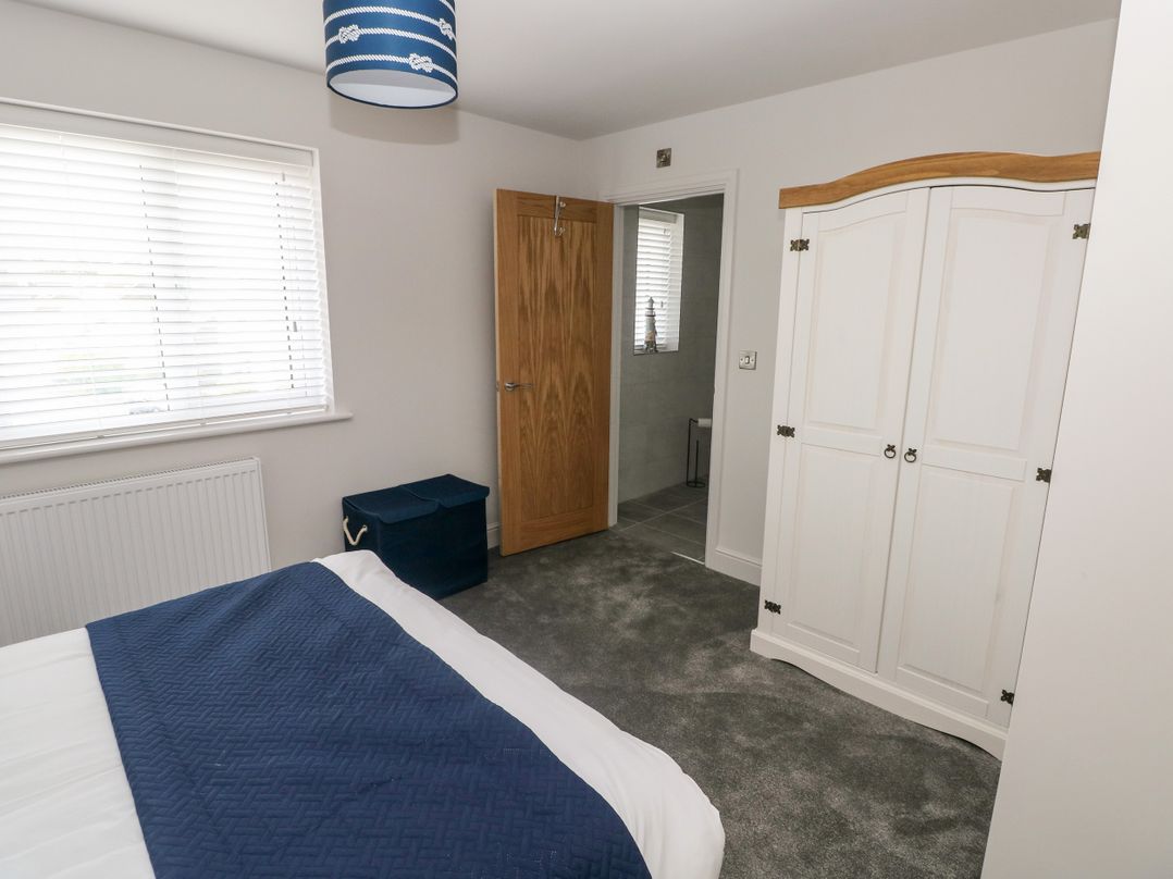 LunaRoxx, 6 Meadow Gardens, Kilgetty