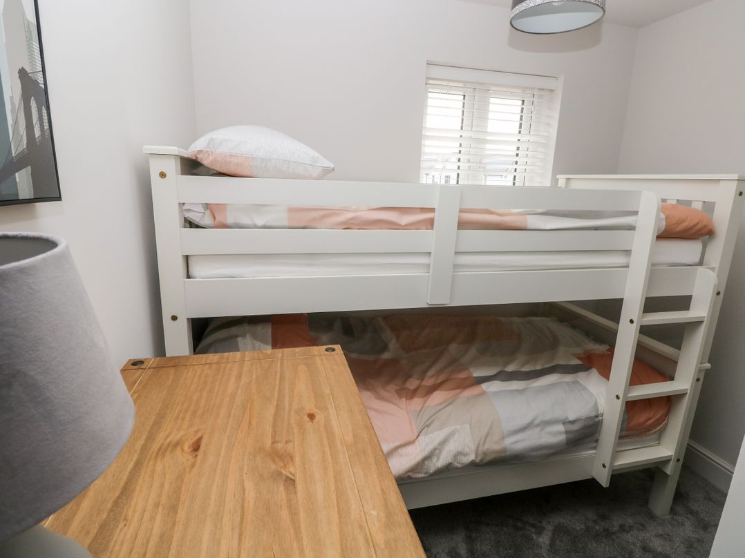 LunaRoxx, 6 Meadow Gardens, Kilgetty