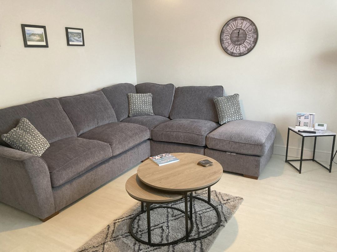 LunaRoxx, 6 Meadow Gardens, Kilgetty