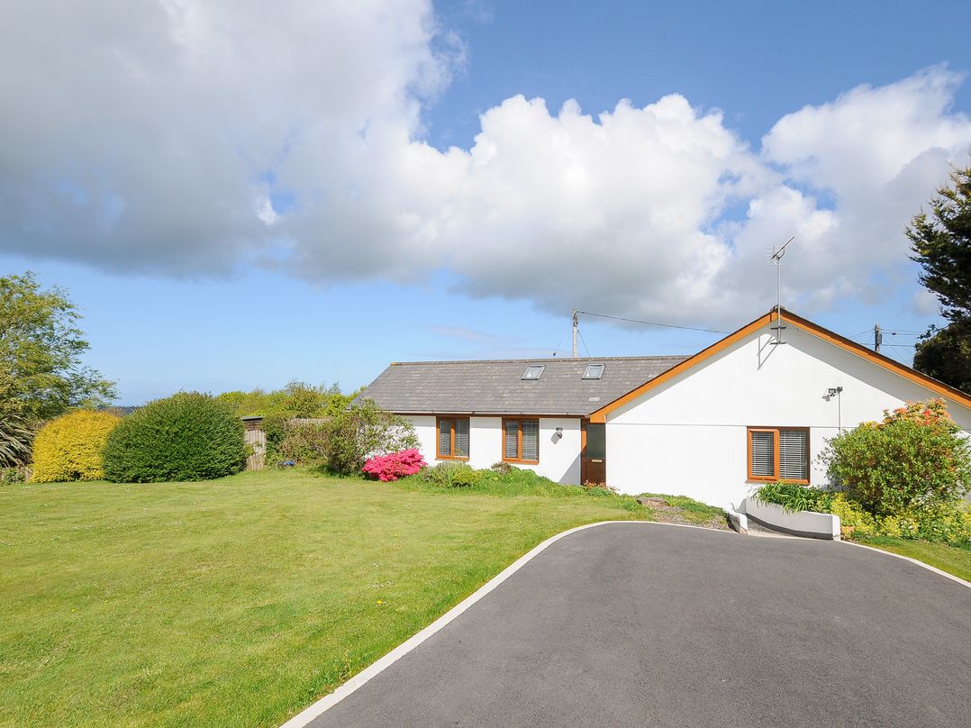 Lambley View, Bude - Sleeps 6 guests