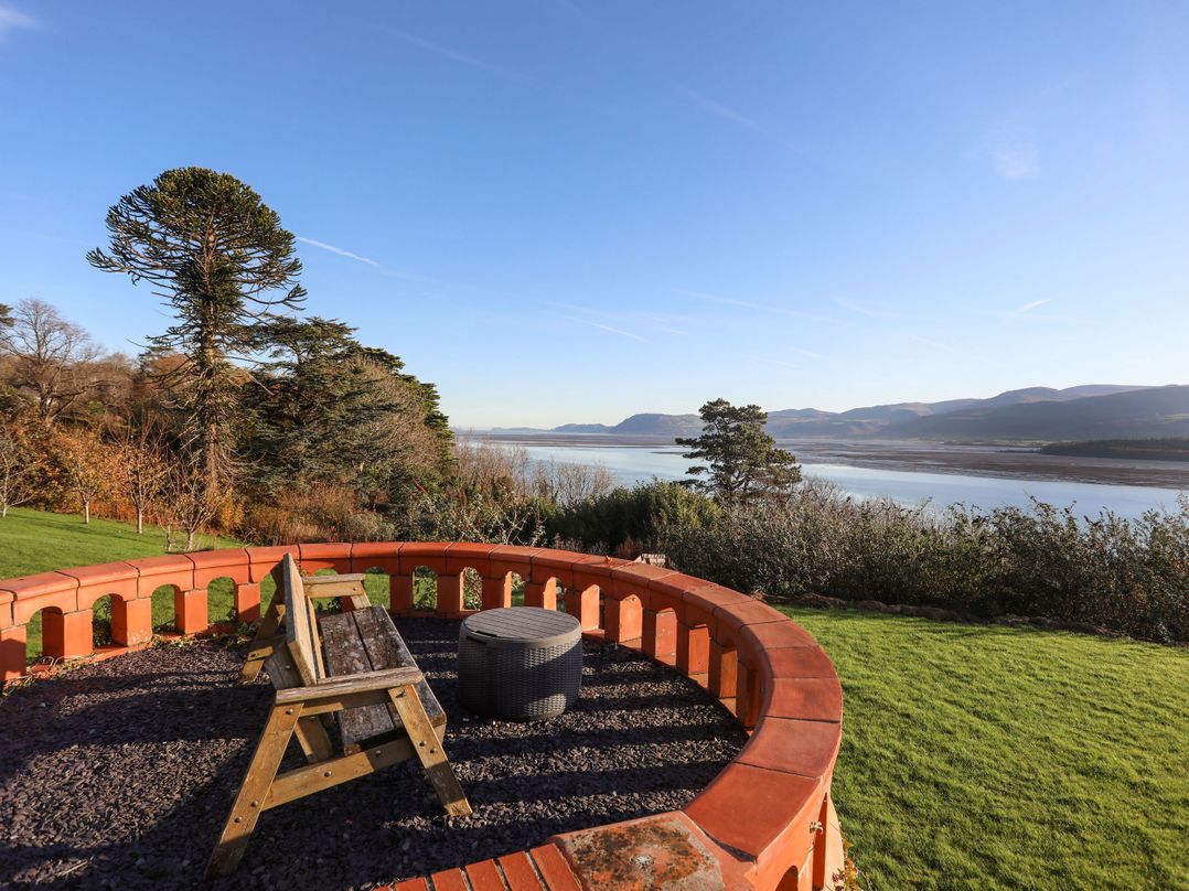 Bryn Mel Manor Straits View