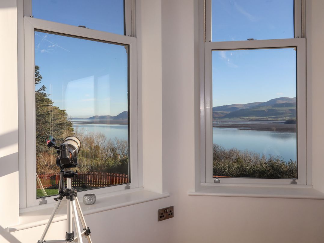 Bryn Mel Manor Straits View