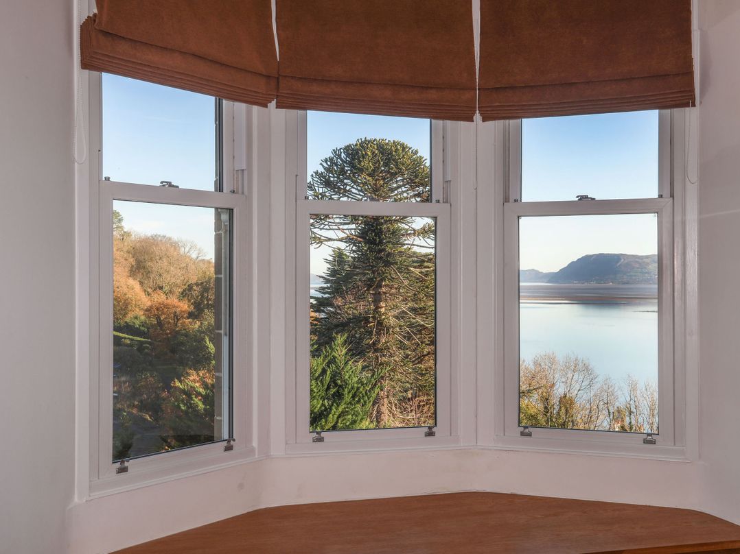 Bryn Mel Manor Straits View