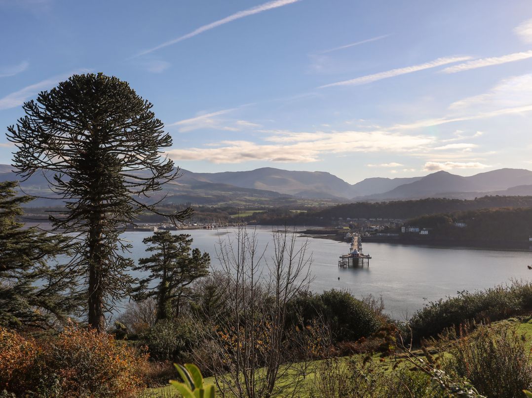 Bryn Mel Manor Straits View