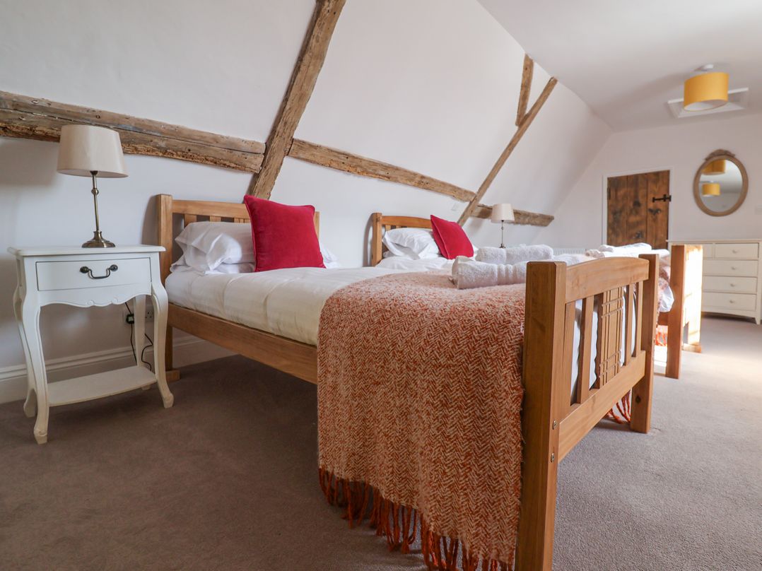 South Grange House - Sleep 16