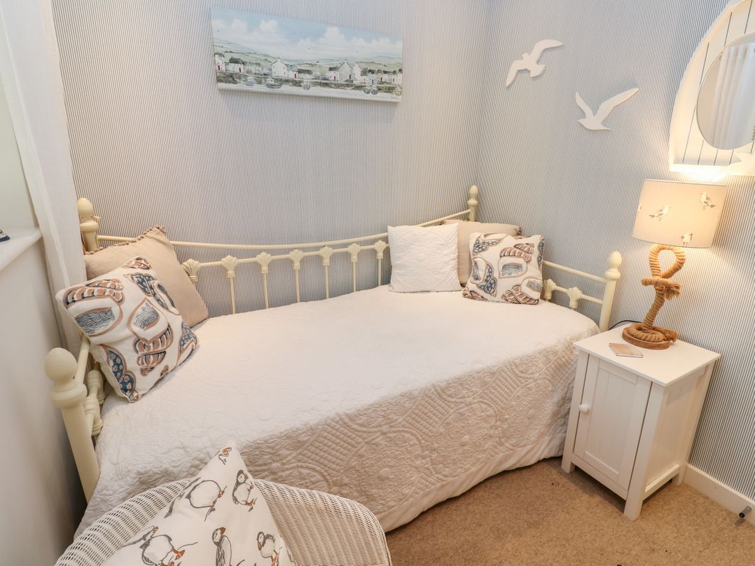 Number 10 Puffin Cottage