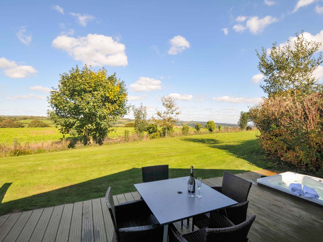 3 Horizon View