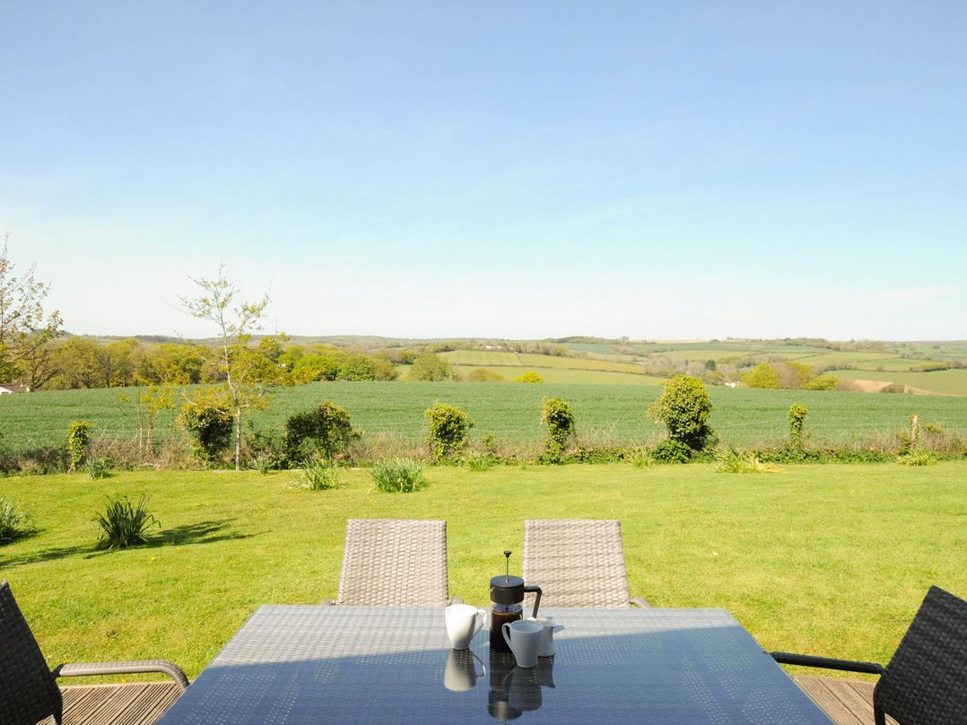 4 Horizon View