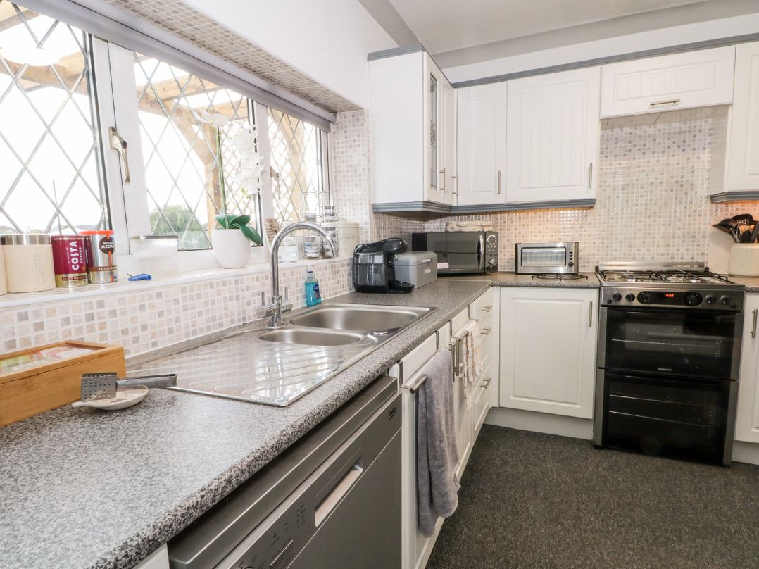 5 Woodside Avenue
