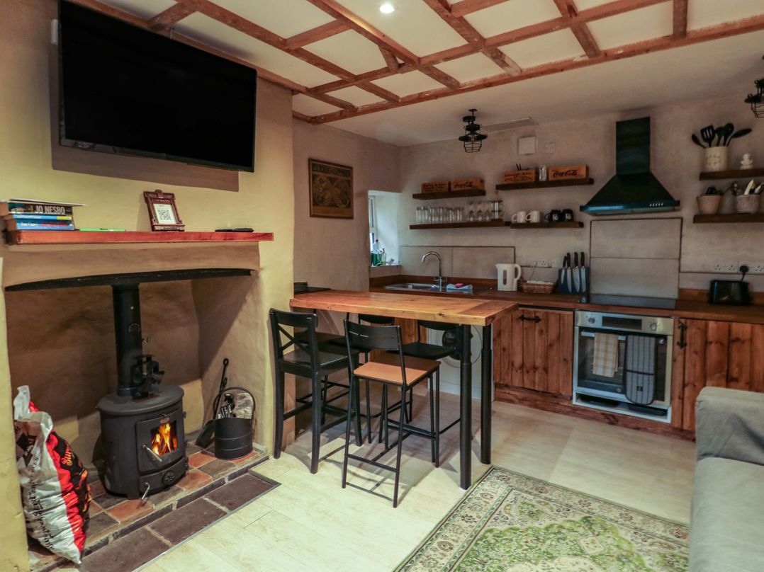 1 Dinas cottages