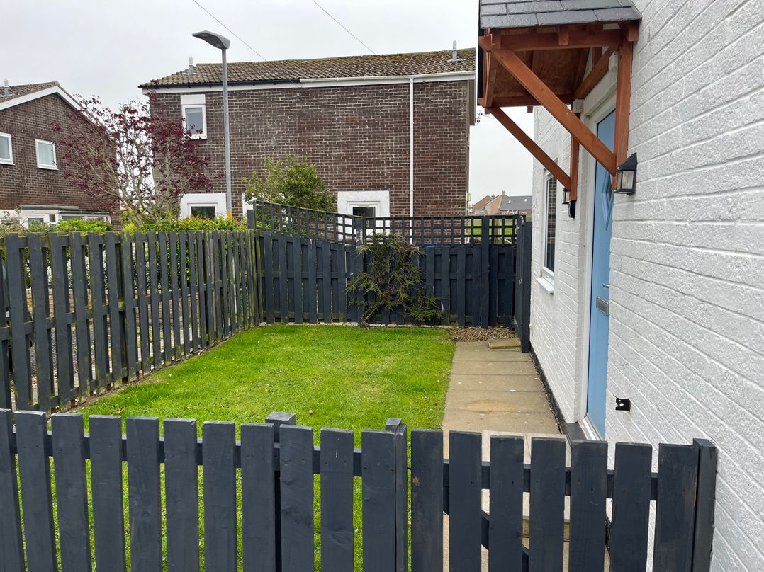 22 Longstone Park