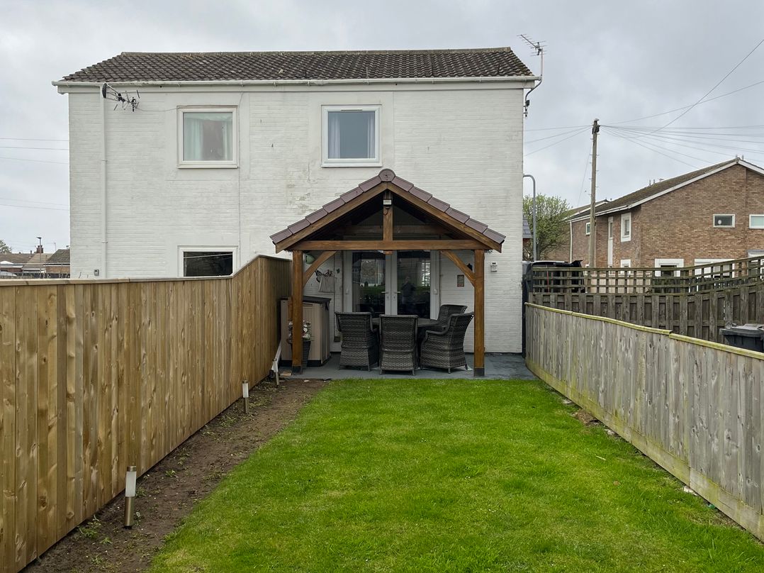 22 Longstone Park