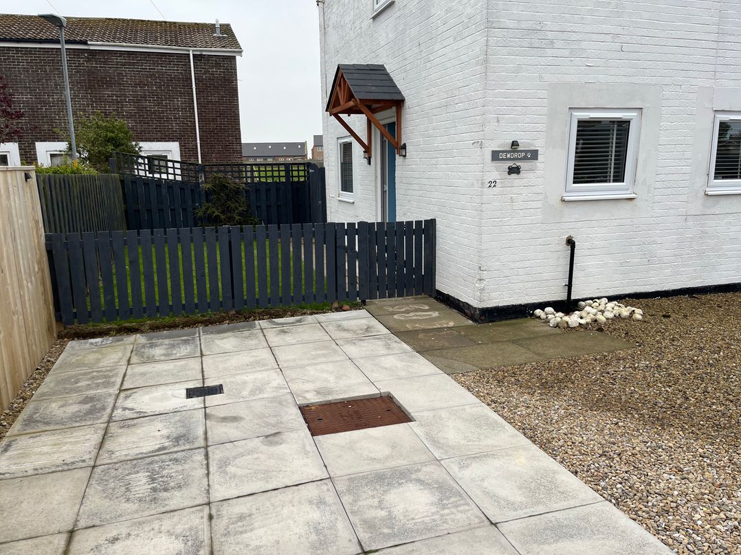 22 Longstone Park