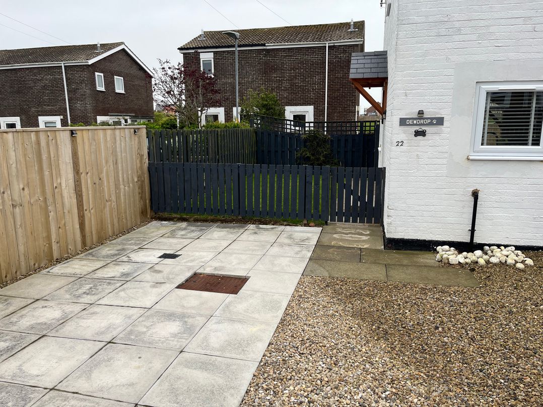 22 Longstone Park