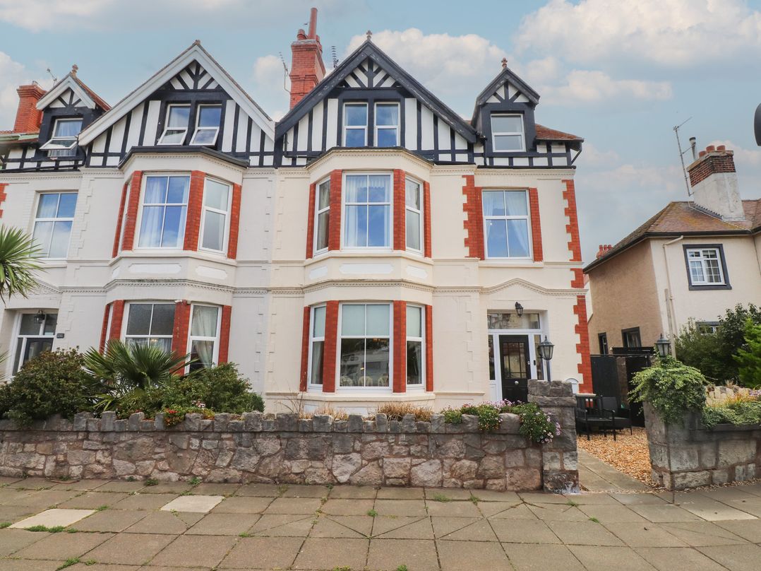 The Causeway, Llandudno - Sleeps 16 guests