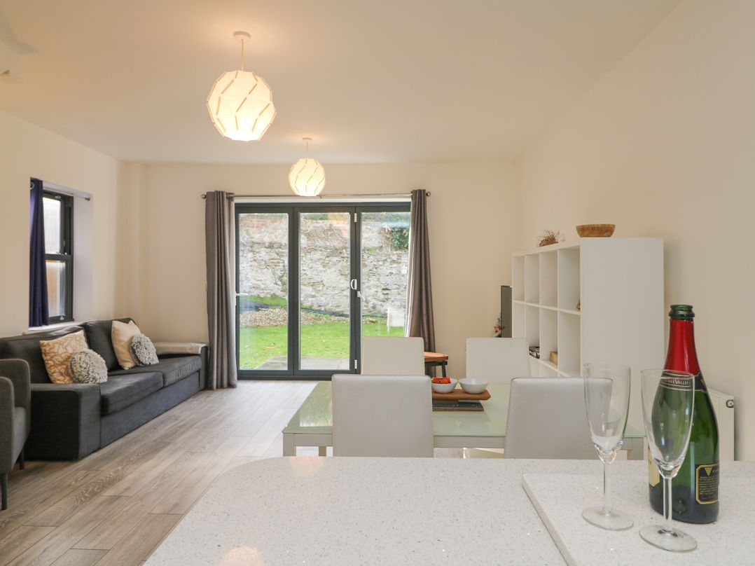 1 Queensway Gardens