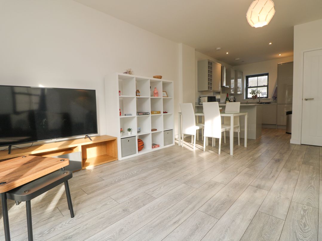 1 Queensway Gardens