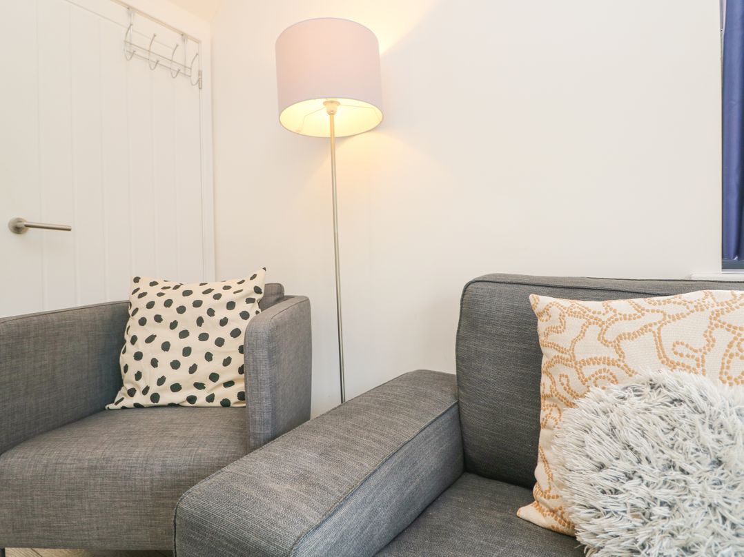 1 Queensway Gardens