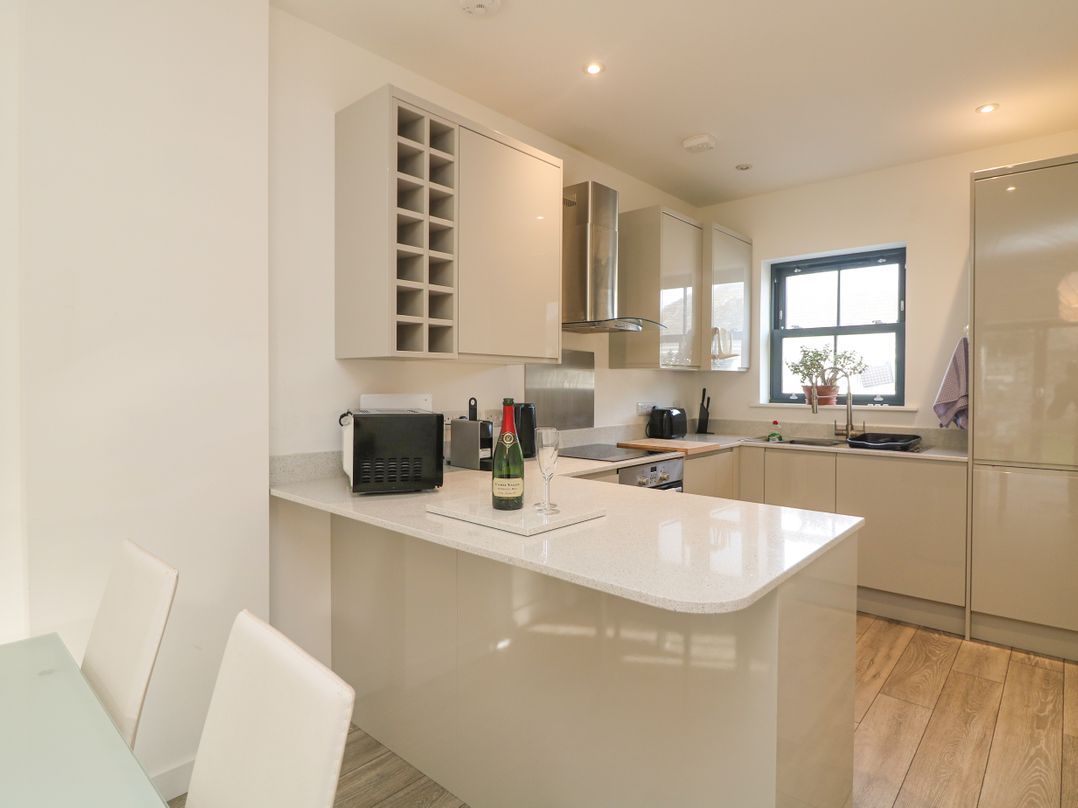 1 Queensway Gardens