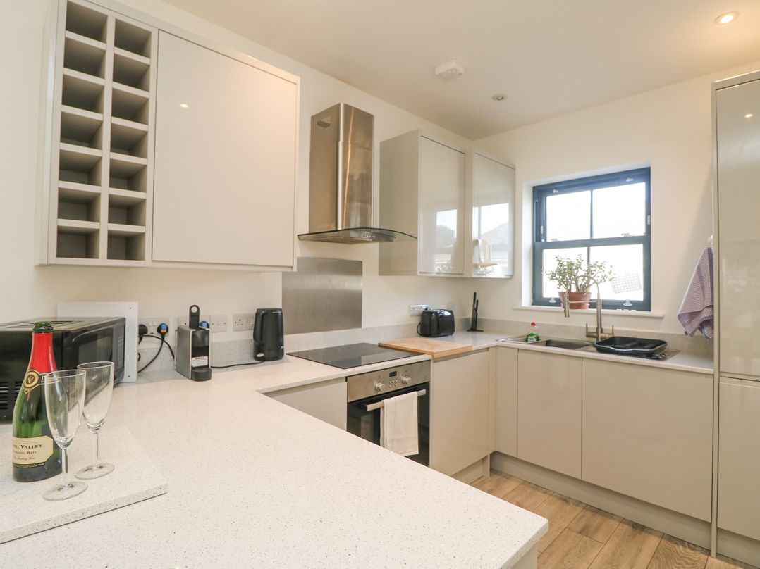 1 Queensway Gardens