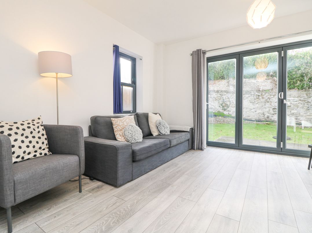 1 Queensway Gardens
