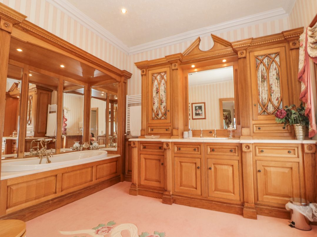 Highcliffe Manor