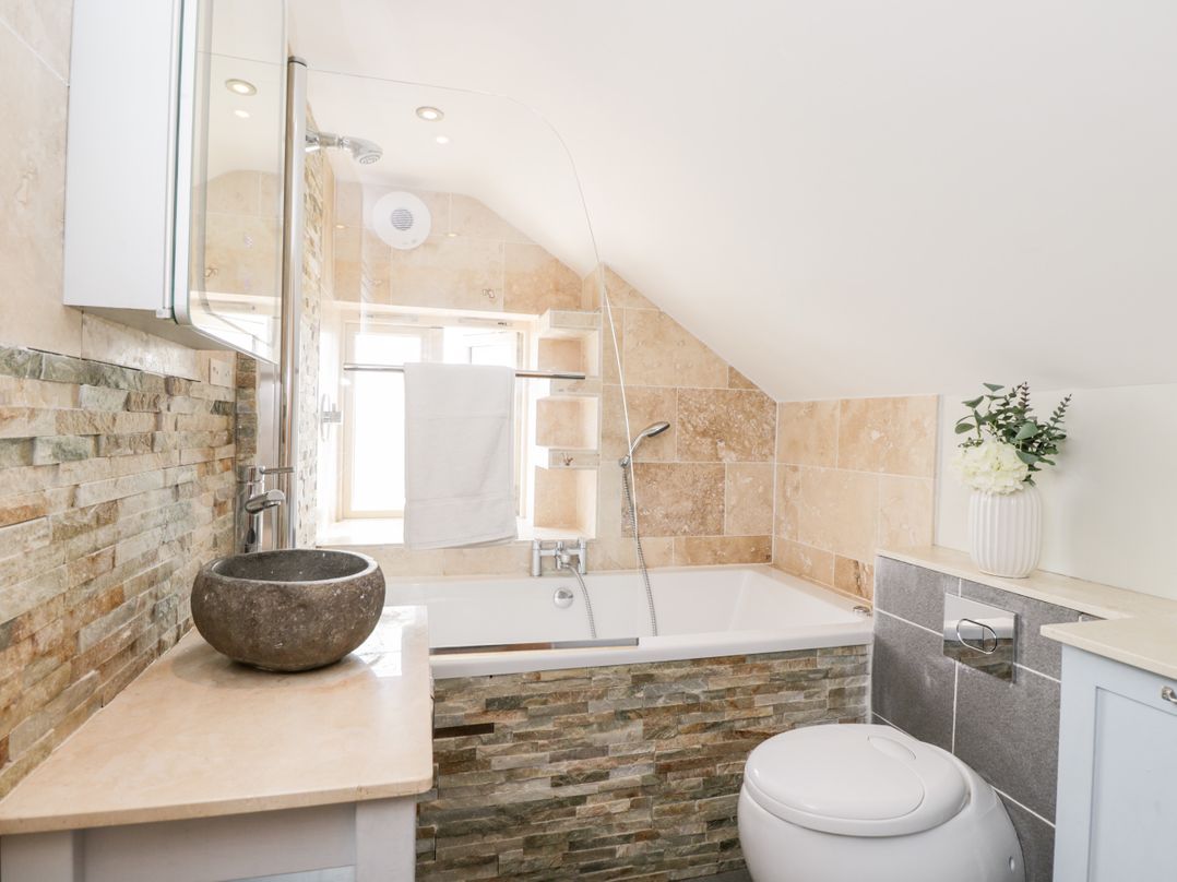 2 Dewars Farm Cottages