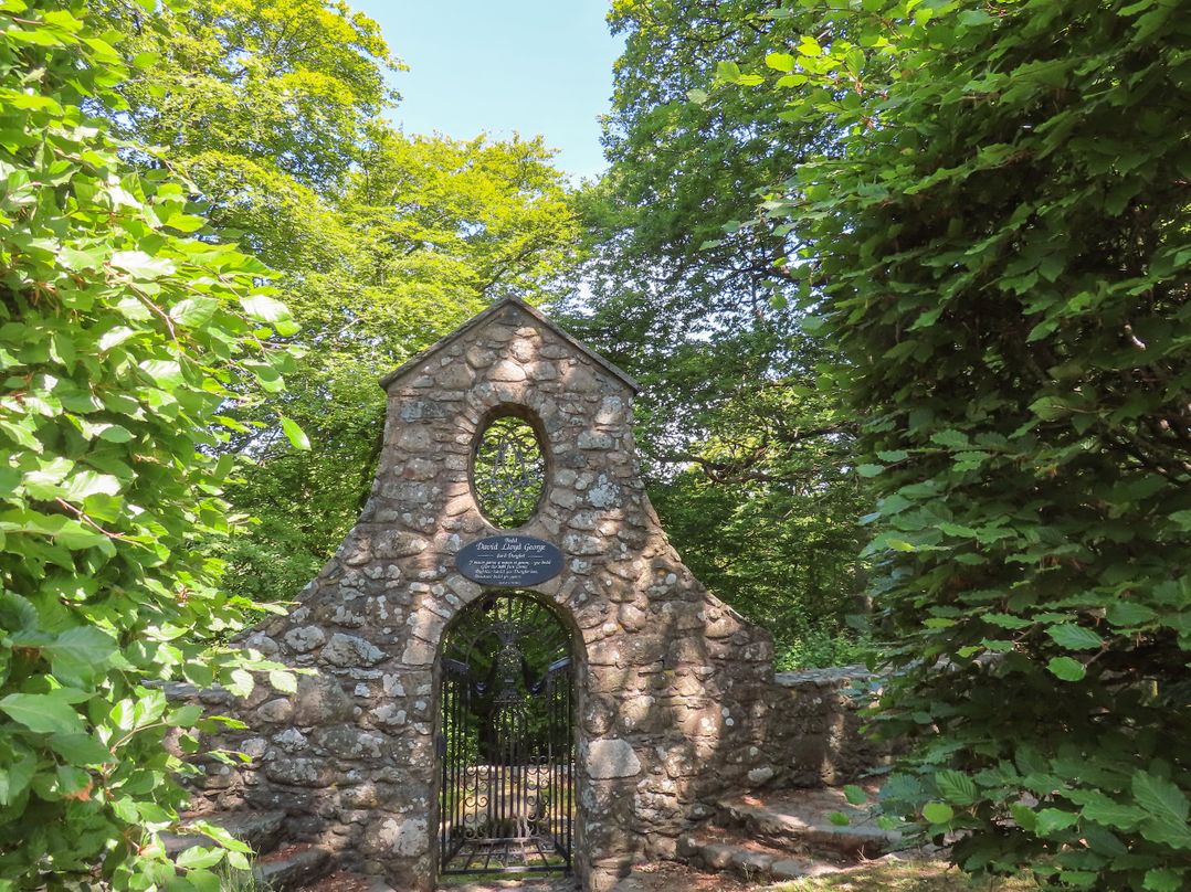 Ty Eiddew (Ivy House)