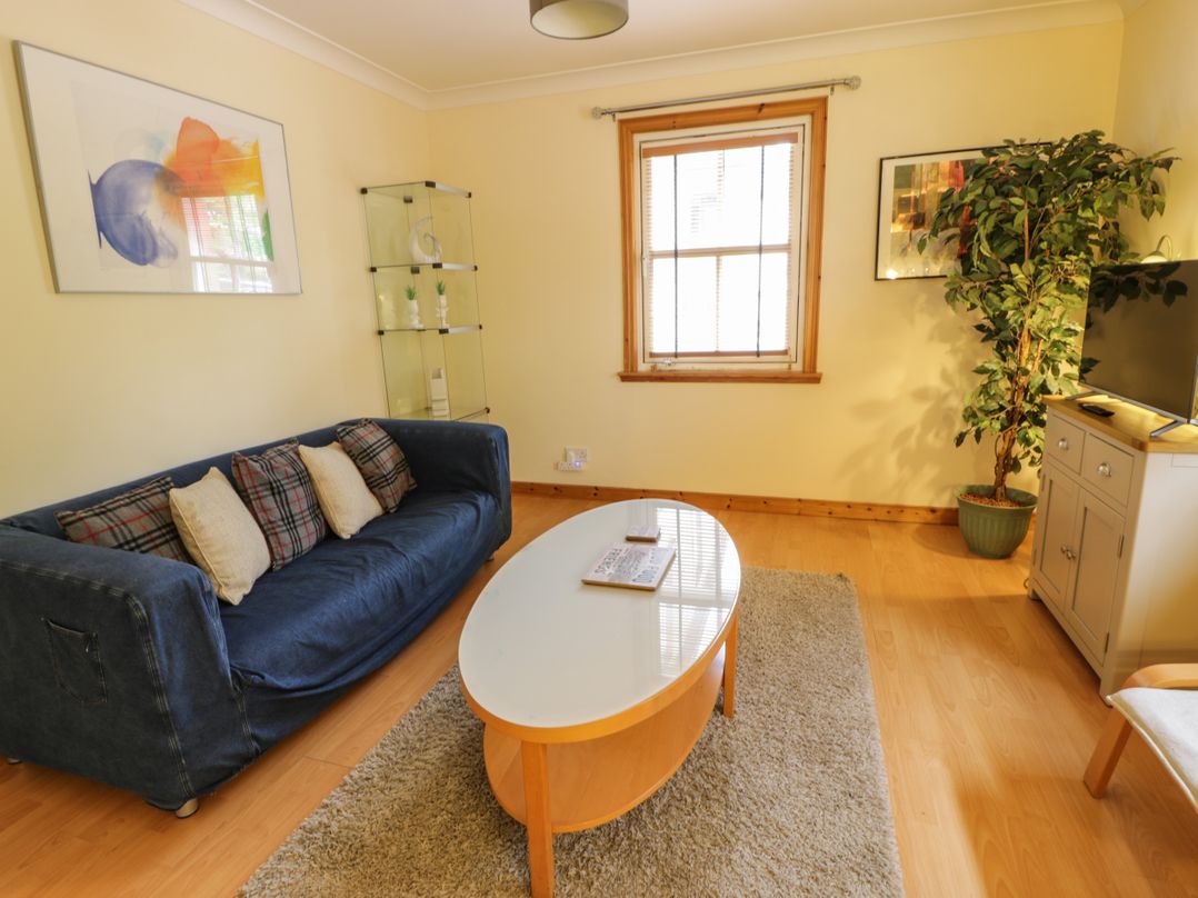 16 Knightsridge House