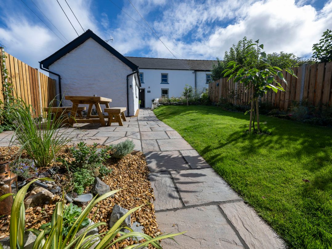 Dyffryn Cottage