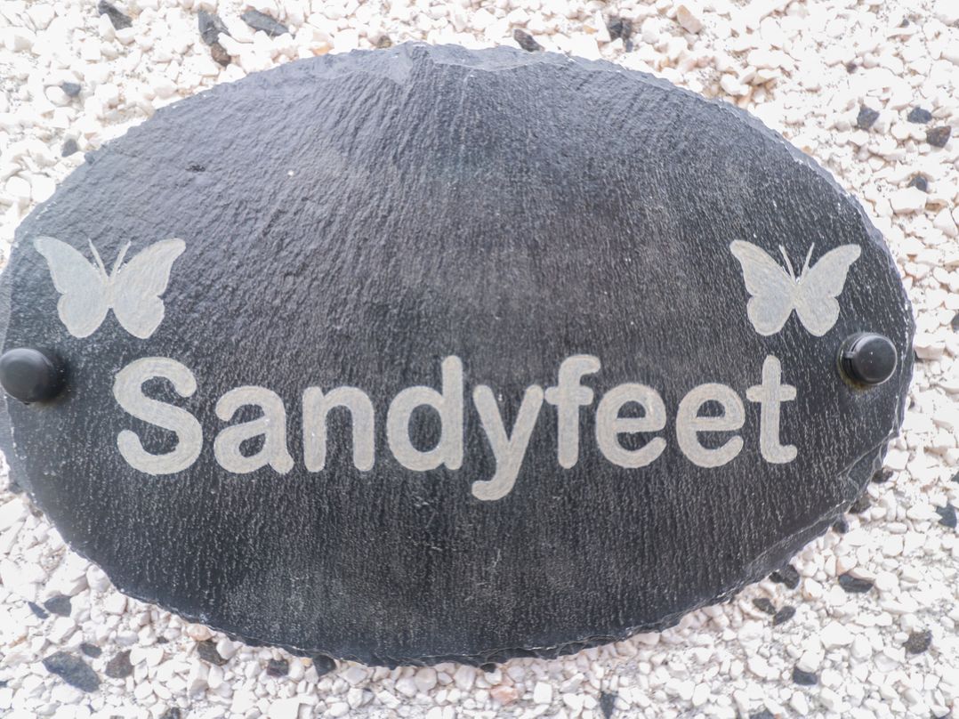 Sandyfeet