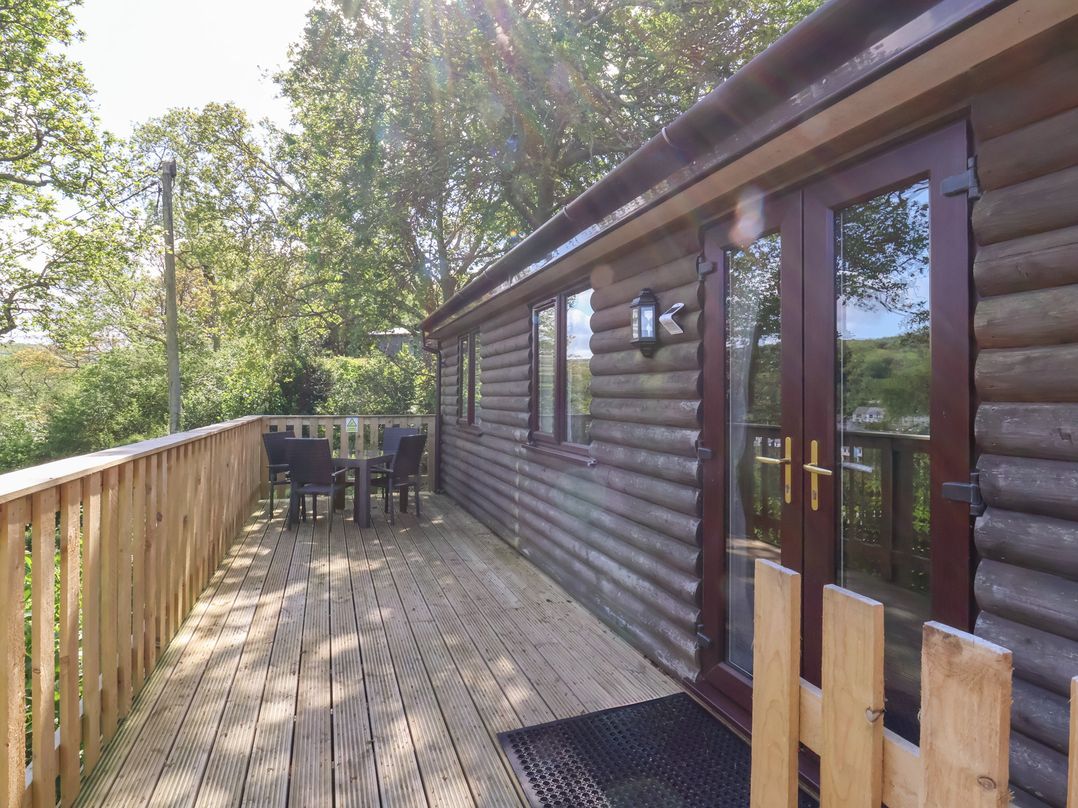 2 Manleigh Park