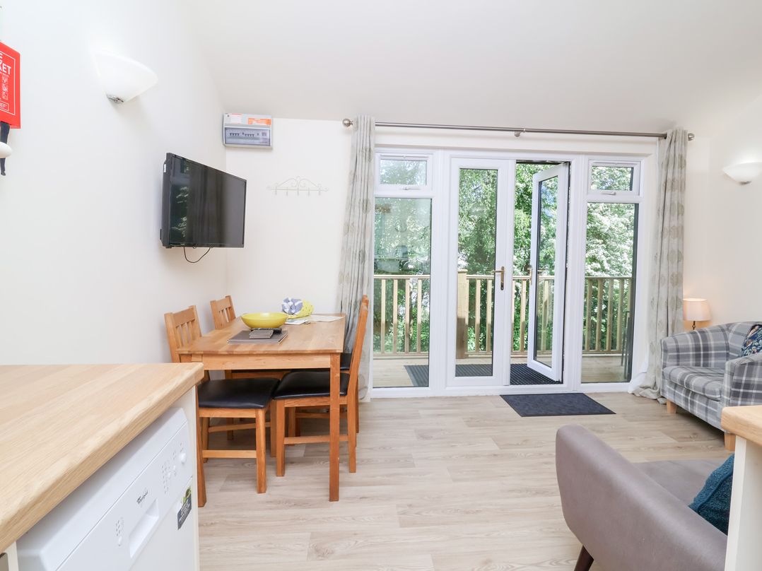 8 Manleigh Park