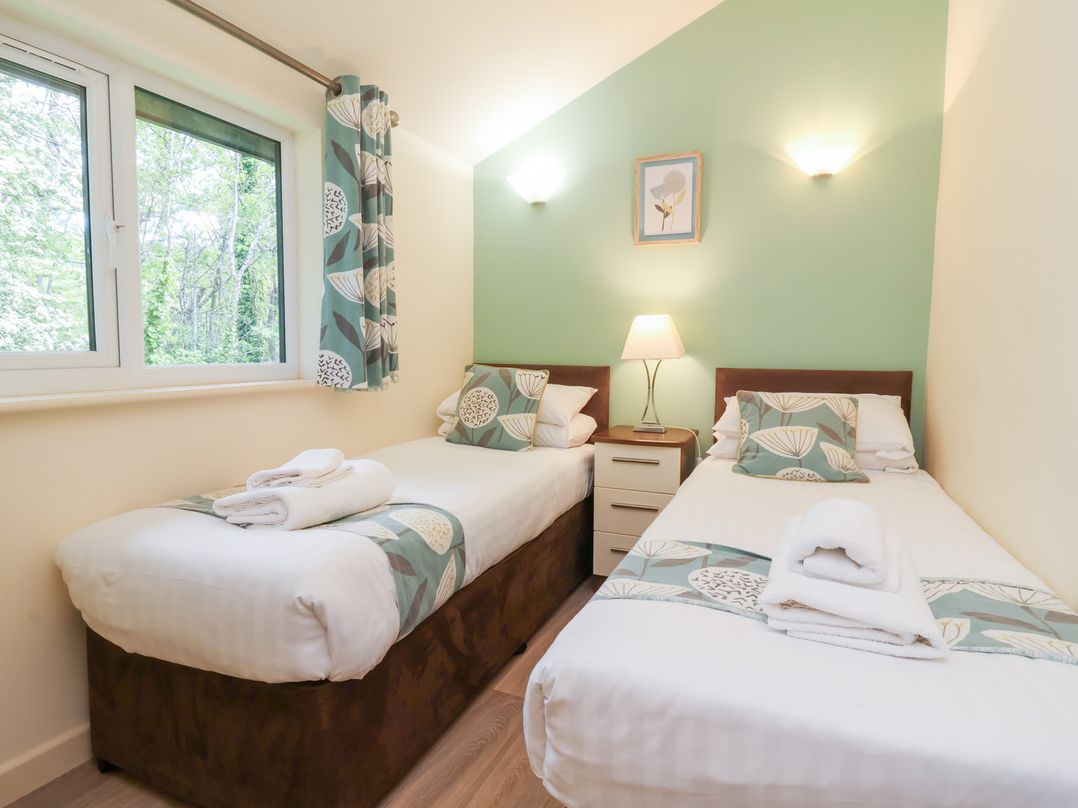 8 Manleigh Park
