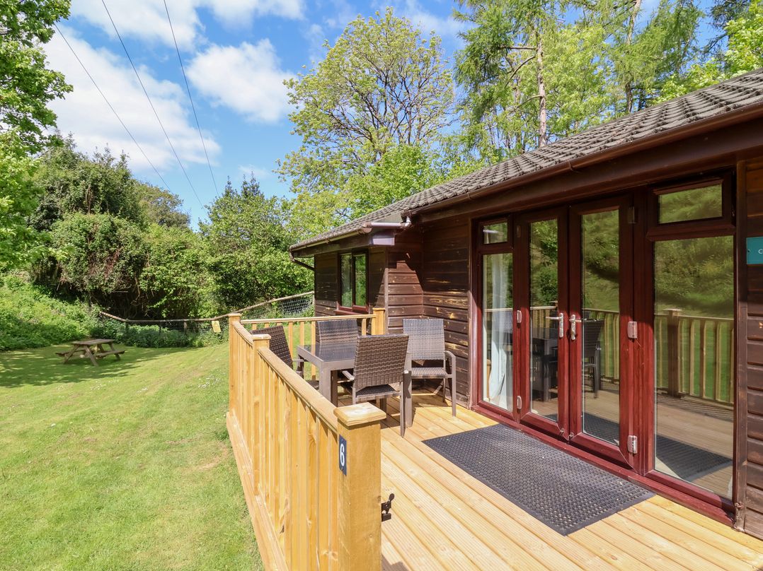 6 Manleigh Park
