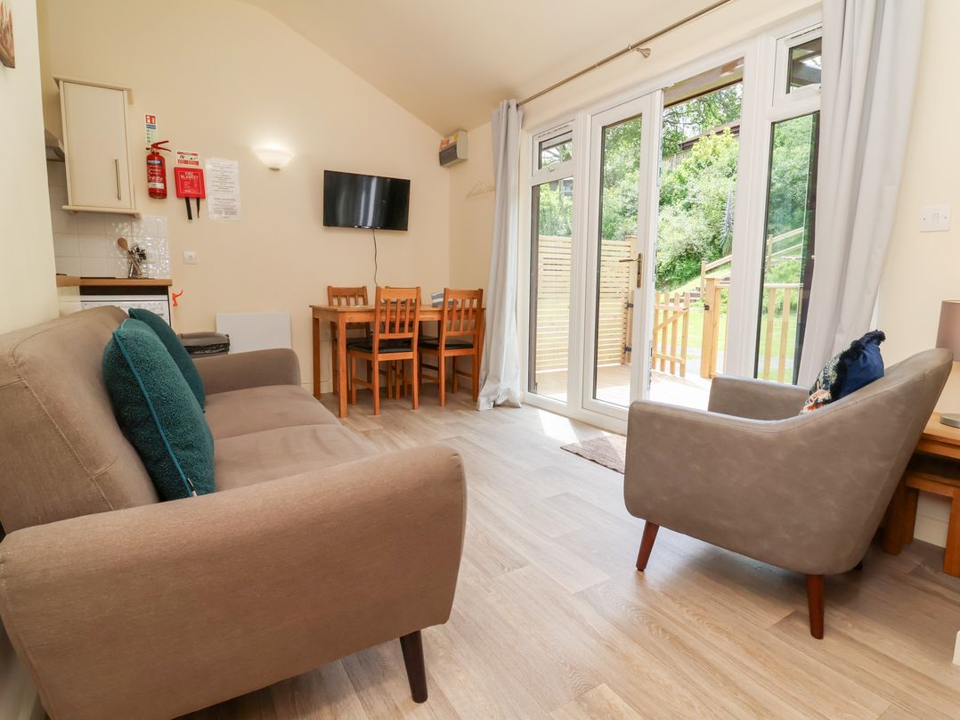 6 Manleigh Park