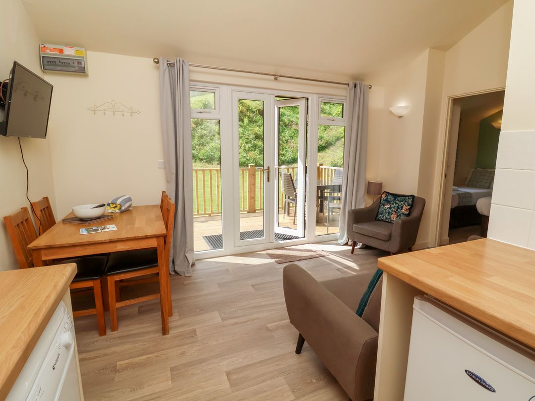 6 Manleigh Park